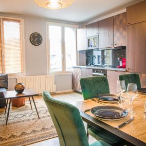 CENTRE VILLE, plusieurs appartements rénovés lumineux dans meme immeuble