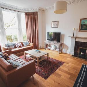 Stunning 3 Bed Flat in the Heart of the West End