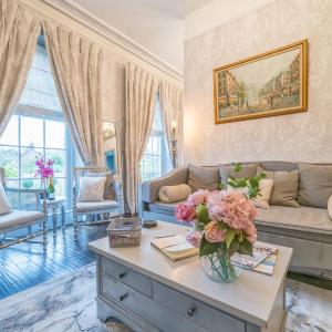 Beautifully decorated, elegant apartment near town - Pass the Keys
