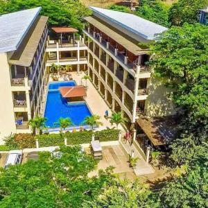 2-Bedroom, 2-Bath Condo Near Beach