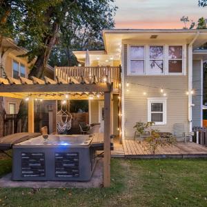 Hottub, Pool Table, Bball, pets, Firepit, Sleeps 8