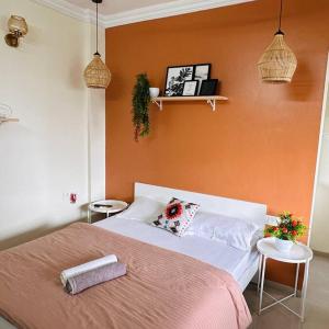 Casa Bella Private Suite With Balcony Garden with WiFi AC Smart TV Kitchenette Work Desk
