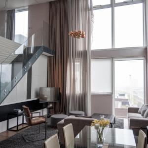 Stunning 3 Bed Penthouse in West End