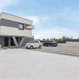 Moonlit Mirage Villa with Pool, Gym and Sauna