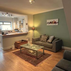Durham 3 Bedroom House With Parking