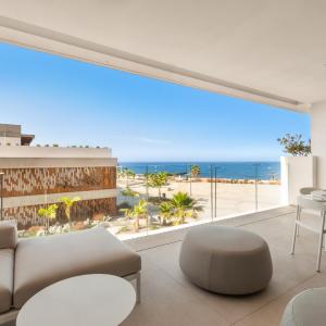 Infinity 1-2 LUXE PARTIAL SEA VIEW 2B