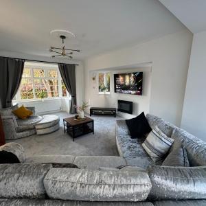 Manchester City Oasis - Spacious 5 Bedroom House