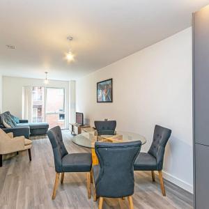 Spacious Central Manchester 2 Bed Apartment