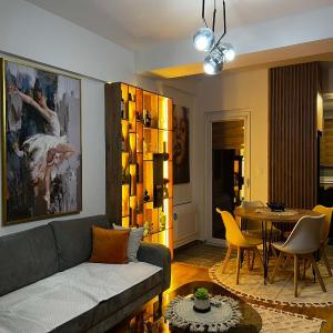 Luxury Onyx Apartment