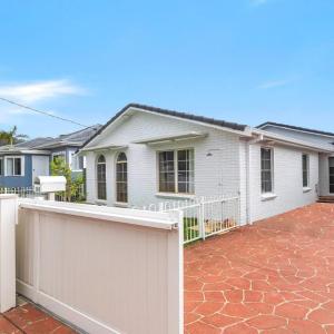 Beach House - Ettalong - Pet Friendly