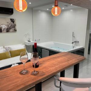 Jacuzzi Oasis & Romantic, near Acropolis