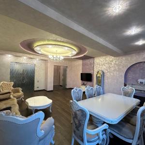 Northern Avenue 2 bedroom Luxury apartment HH777