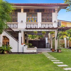 Cozy Las Pinas Haven with Big Garden, Pet Friendly - Near Super Market and the Airport