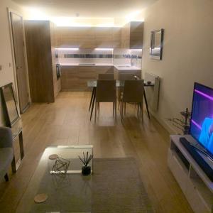 stunning 2 bed penthouse Canning Town