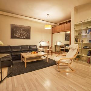 Central Luxury Cozy Modern Apartment