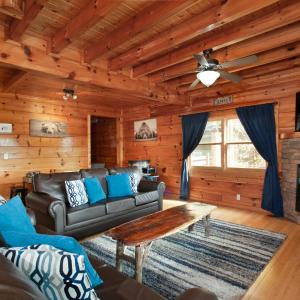 Highland Haven w Hot Tub Grill Fireplace