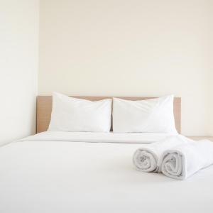 Comfort and Minimalist Studio Menteng Park Apartment By Travelio