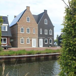 Wonderful house on water with 5 bedrooms and bathrooms