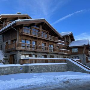 Les Chalets A11 Meribel, spacious family duplex, 100m from ski lift Les Chalets