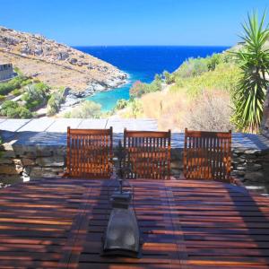 Breathtaking seafront villa in Kea