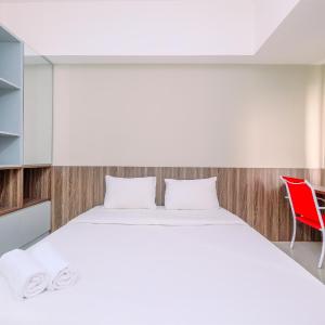 Strategic and Nice Studio at Gateway Park LRT City Jatibening Apartment By Travelio