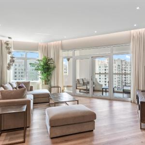 Sophisticated 3 Bed Palm Jumeirah w Beach Access