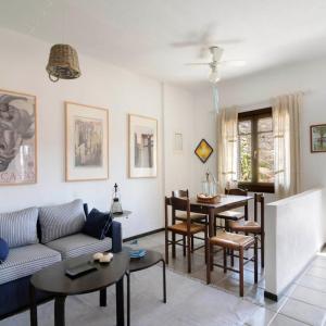Charming seafront apartment in Kea