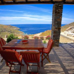 Seaside luxury in Keas Cycladic gem