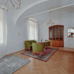 Altbauwohnung in städtischer Ruhelage