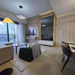 Chic 1BR Retreat , Blvd Views, Walk to Dubai Mall