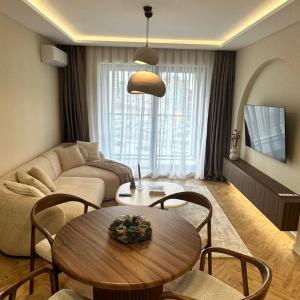 High End Elegant Living & Free Parking