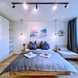 Jana's WOW apt, 3 room, free parking, 15'Airpt, 25'City