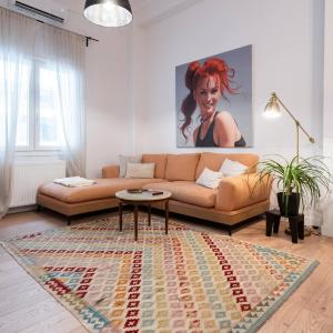 2BR Apt Private Backyard with Washer & Dryer