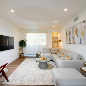 New Modern 3BR 3BA Apt in Central Los Angeles with Rooftop & Parking