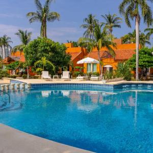Family Condo with 3 Bedrooms Pool & Hot tub