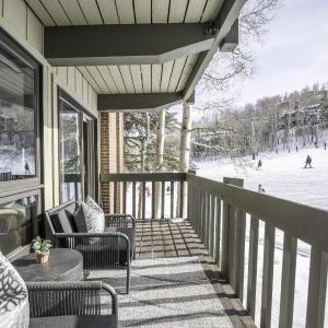 Renovated 2 BR Condo w Hot Tub -Mountain Views!