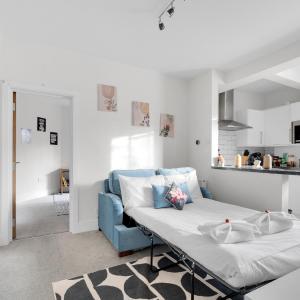 1 bed flat, 1-Min Tube, 20min to Central London, Christmas, Winter Wonderland