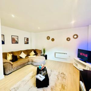 Elegant Two Bedroom Apartment In the Centre with Parking and Garden