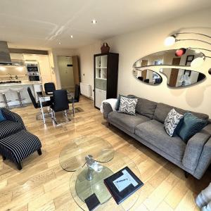 Spacious 2-Bedroom Apartment with Parking in Windsor 4LA