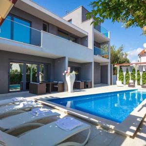 Prestige Vacation Villa With Gorgeous Pool And BBQ Area