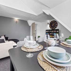 Connected SW2 4BR Group Hub