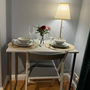 Studio - Sleeps 2 - Parking - Close to Paddington