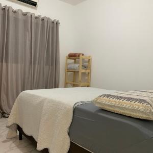 Quarto em sobradinho confortável