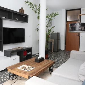 Living 1Bed colonial style in business district