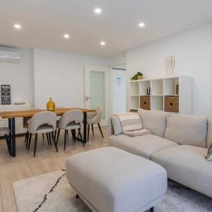 Charming 2BDR Apartment with Garage by LovelyStay