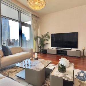 Guest Favorite - Modern 3BR High Views Prime Location at Downtown