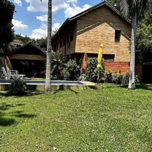 Fina residencia con chimenea en Lambaré