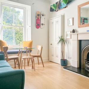 Artist colony cottage with sauna and private garden, and easy walk to city centre