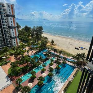 Sea View & Pool View & WiFi & Netflix at Iman Kazoku TimurBay Ville Studio 2BDR