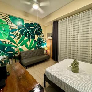 Two Palm Tree Studio Near Resorts World NAIA T3